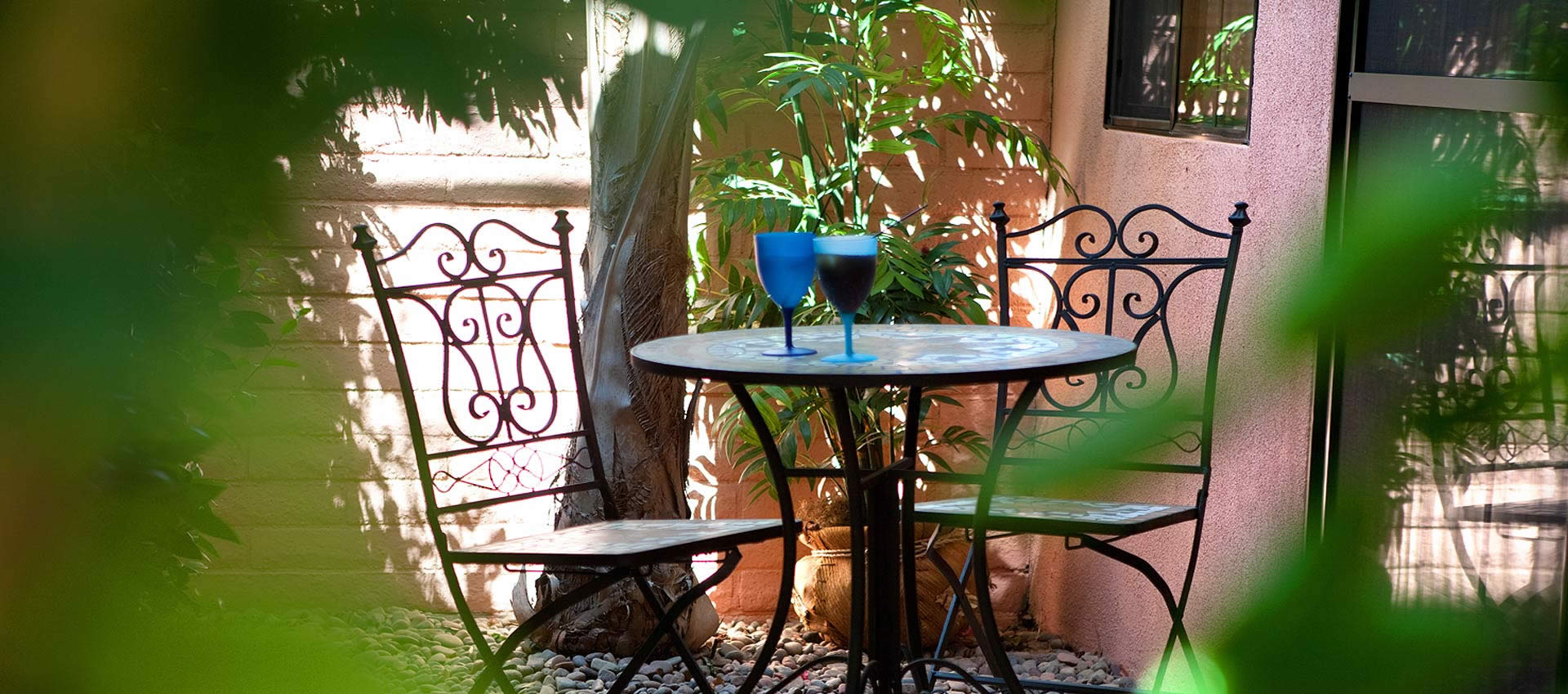 Hotel California lush patio with table and chairs